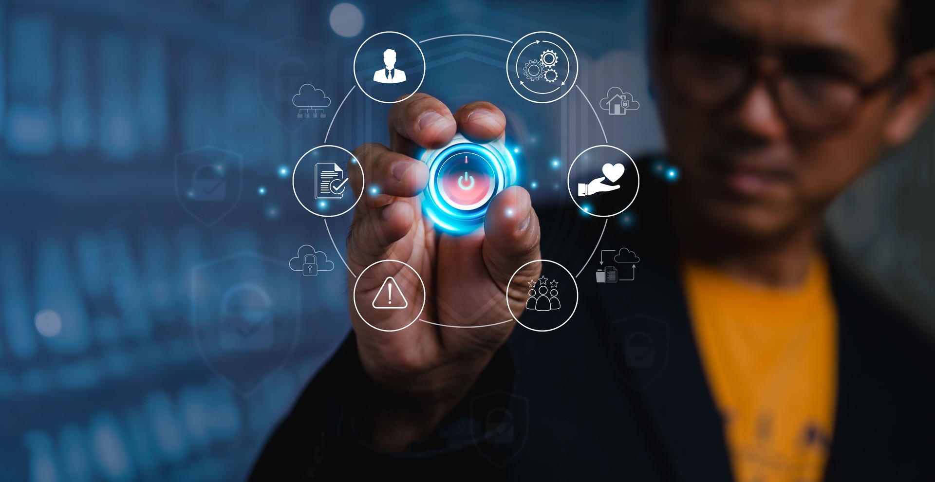 Los empresarios utilizan la tecnología de ciberseguridad para asegurar sus datos personales en dispositivos e interfaces virtuales, así como para proteger sus datos de virus y ciberataques en línea.